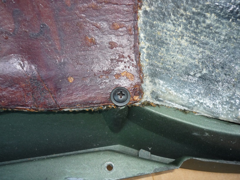 Attached picture 21-17 Console.carpet14.L middle fastener 2.jpg